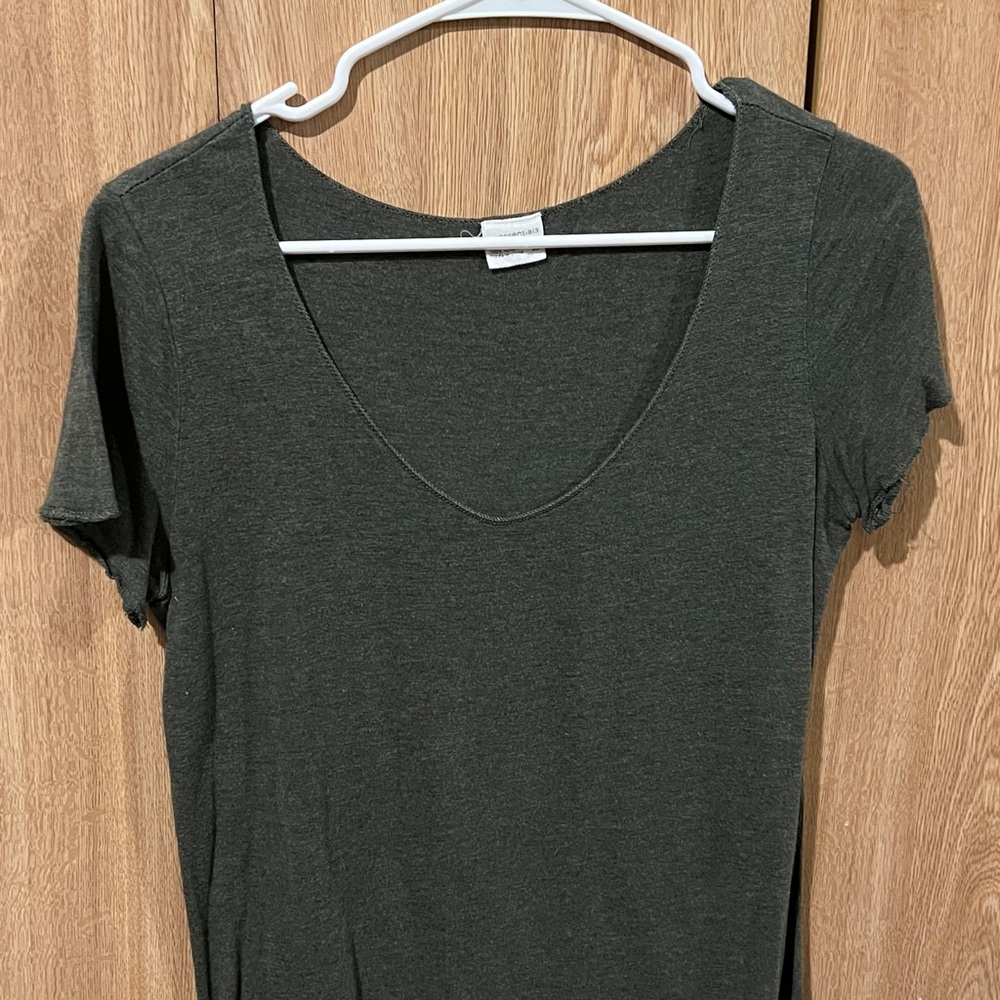 Essentials olive green Short Sleeve Tee